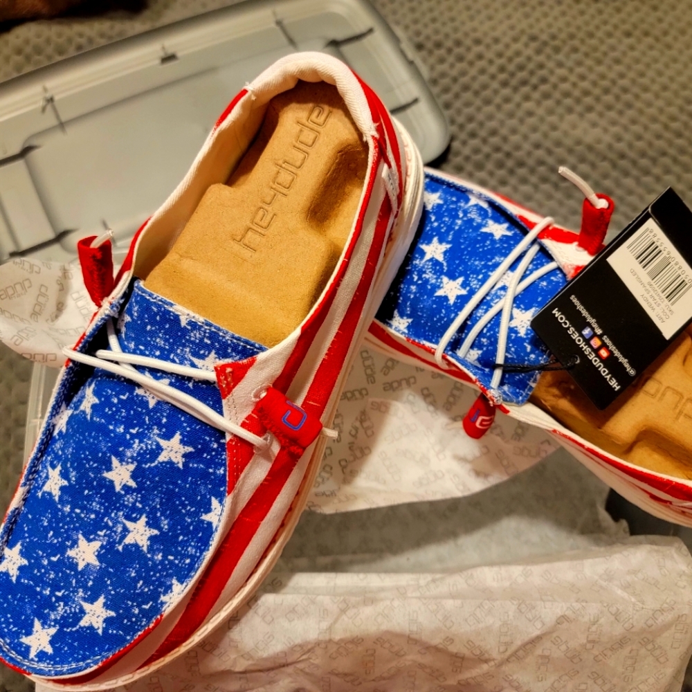 Hey Dudes size 9